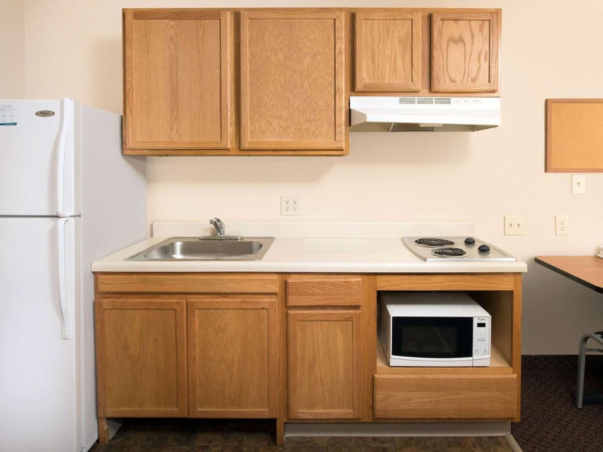 Queen Room  with Roll-In Shower - Disability Access/Non-Smoking