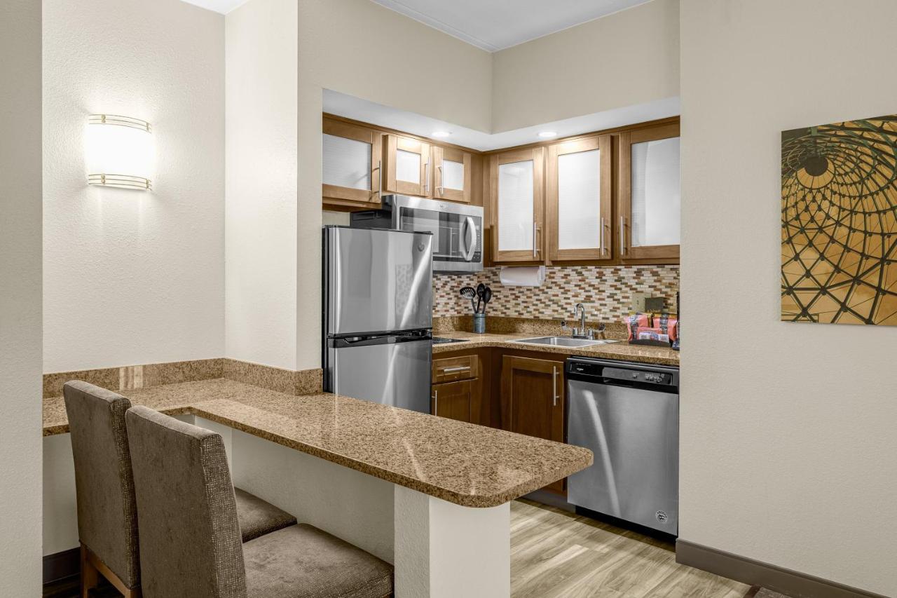 One-Bedroom King Suite - Non-Smoking