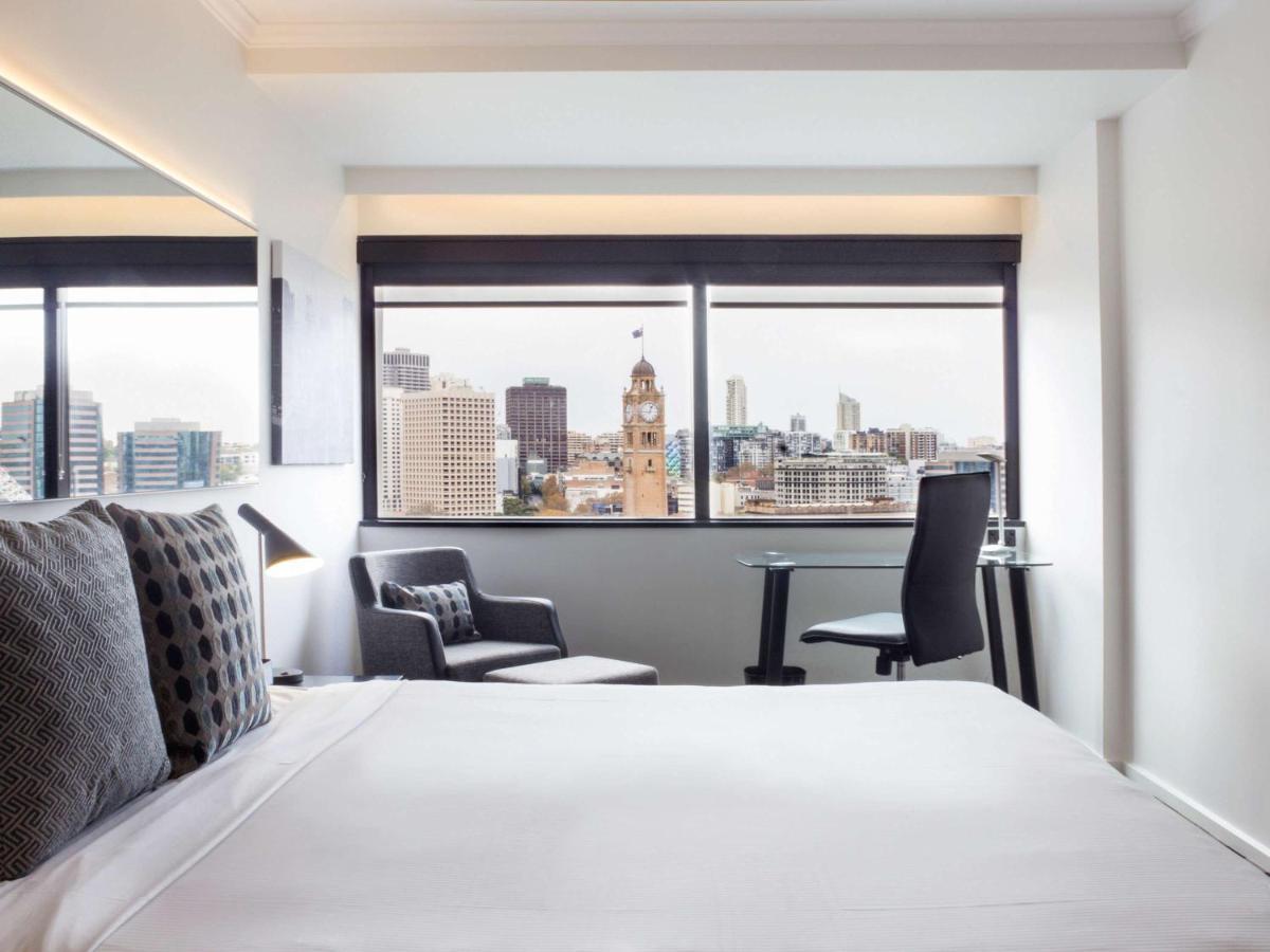 Superior King Room with City View