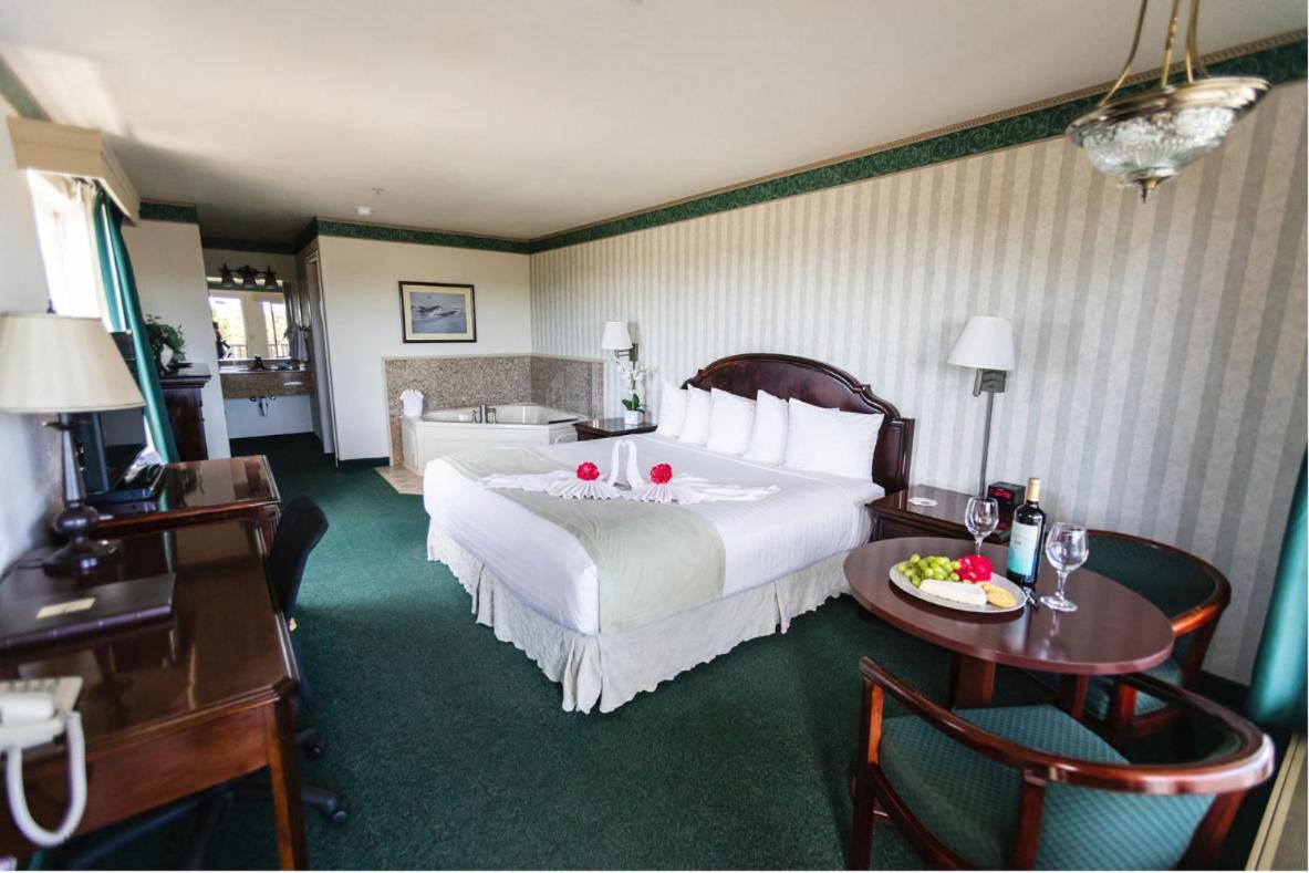 Suite with Spa Bath (No Pets)