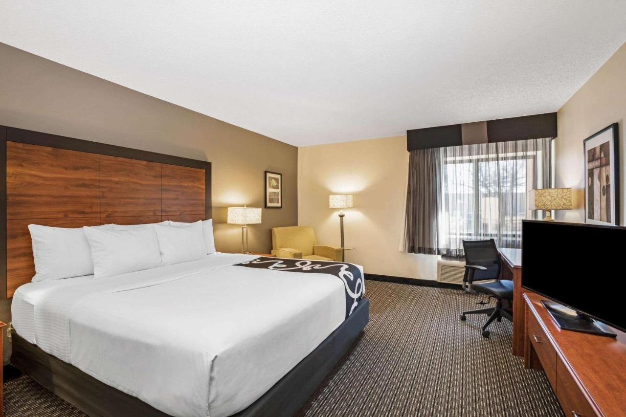 Deluxe King Suite