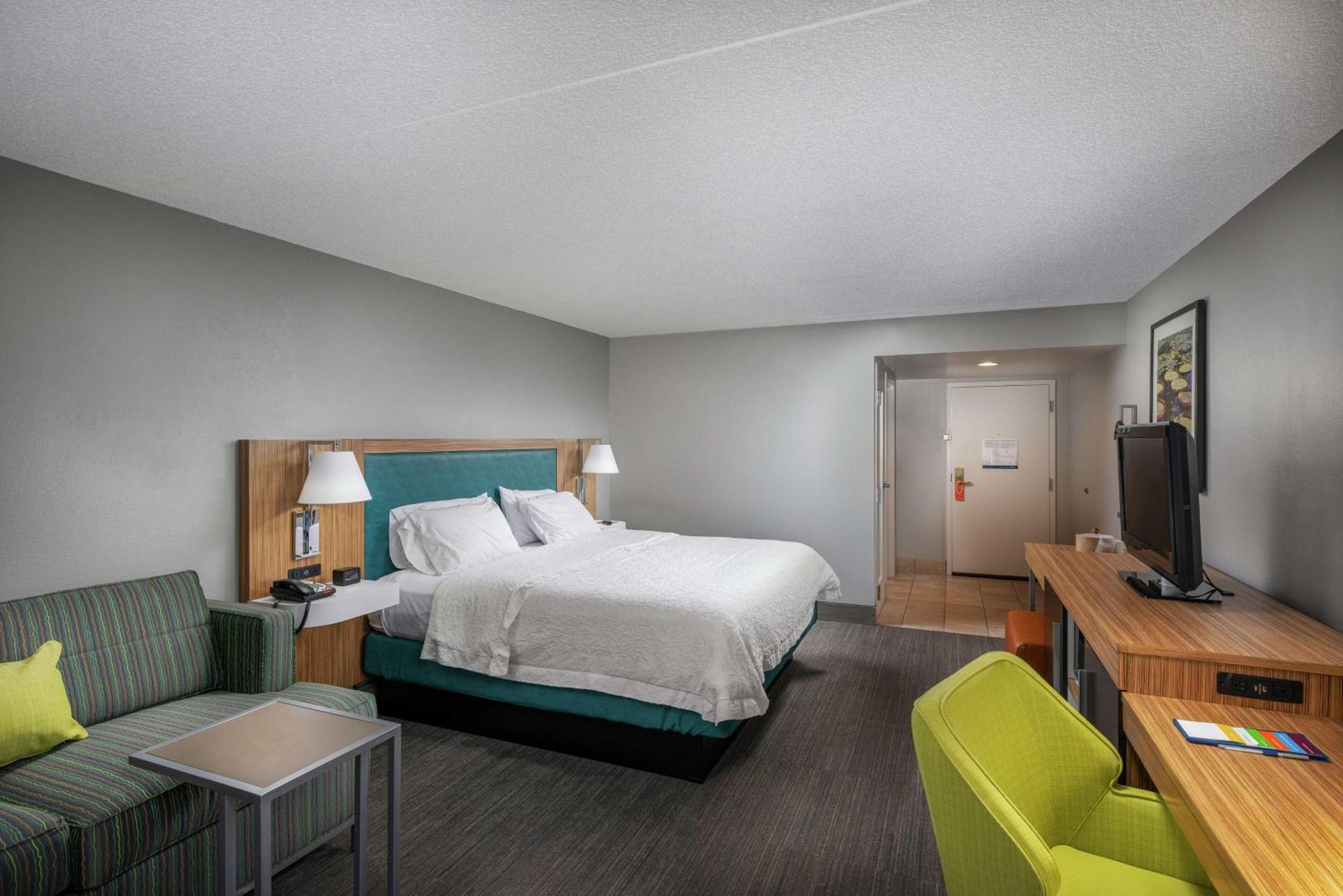 King Room with King Bed - Non-Smoking