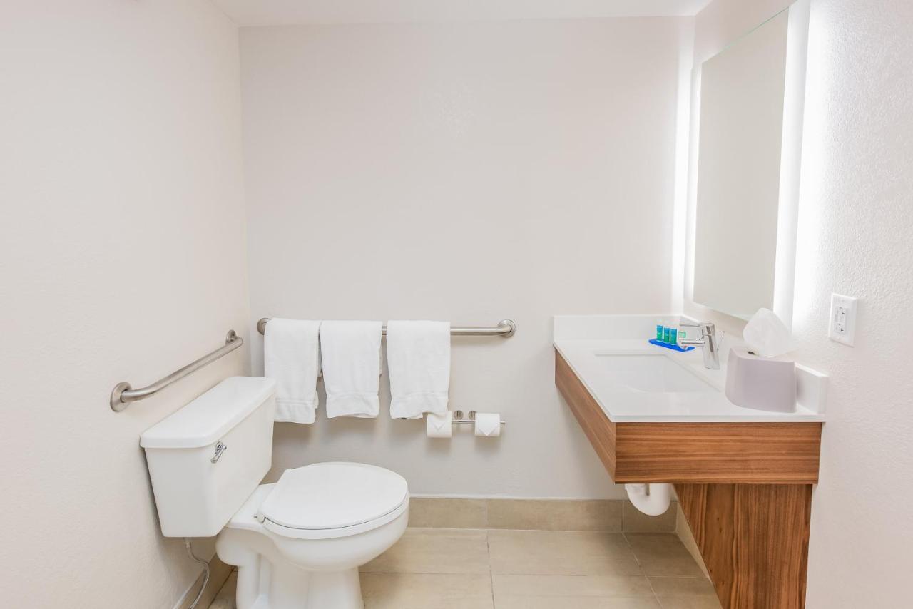 Queen Room with Two Queen Beds - Disability Access/Non-Smoking,1707879122:JPEG