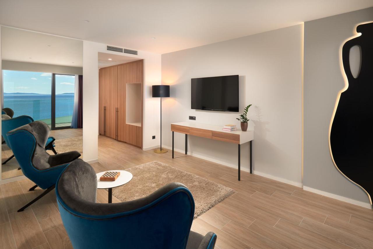 Deluxe Suite with Sea View