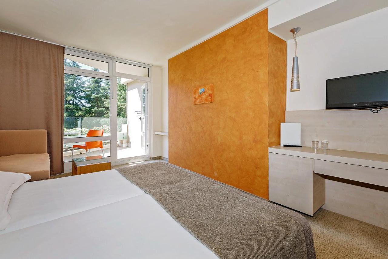 Classic Room with Balcony and Sofa Bed - Park Side,1010105659:JPEG