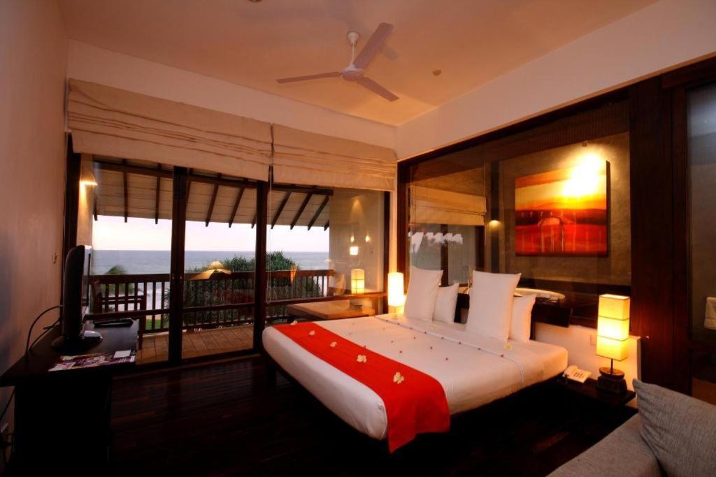 Deluxe Double Room with Ocean View and Balcony