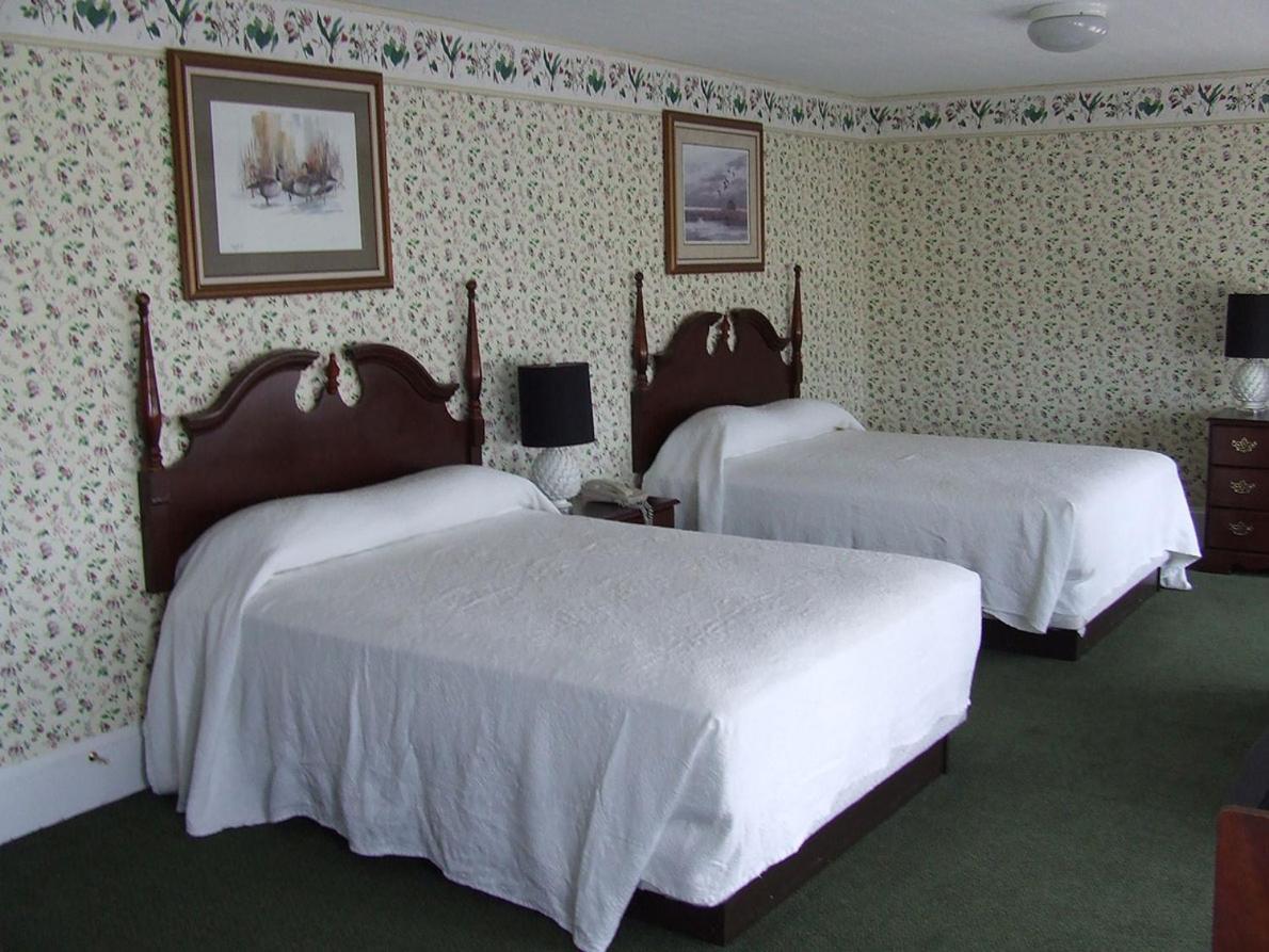 Standard Queen Room with Two Queen Beds