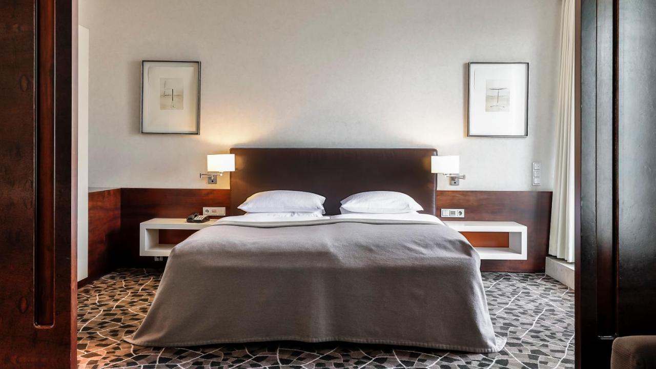 Deluxe King Suite