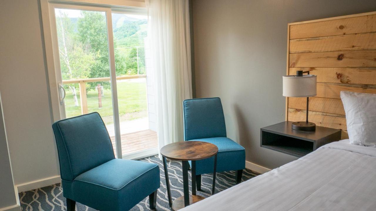 Queen Room with Two Queen Beds with Bath and Balcony