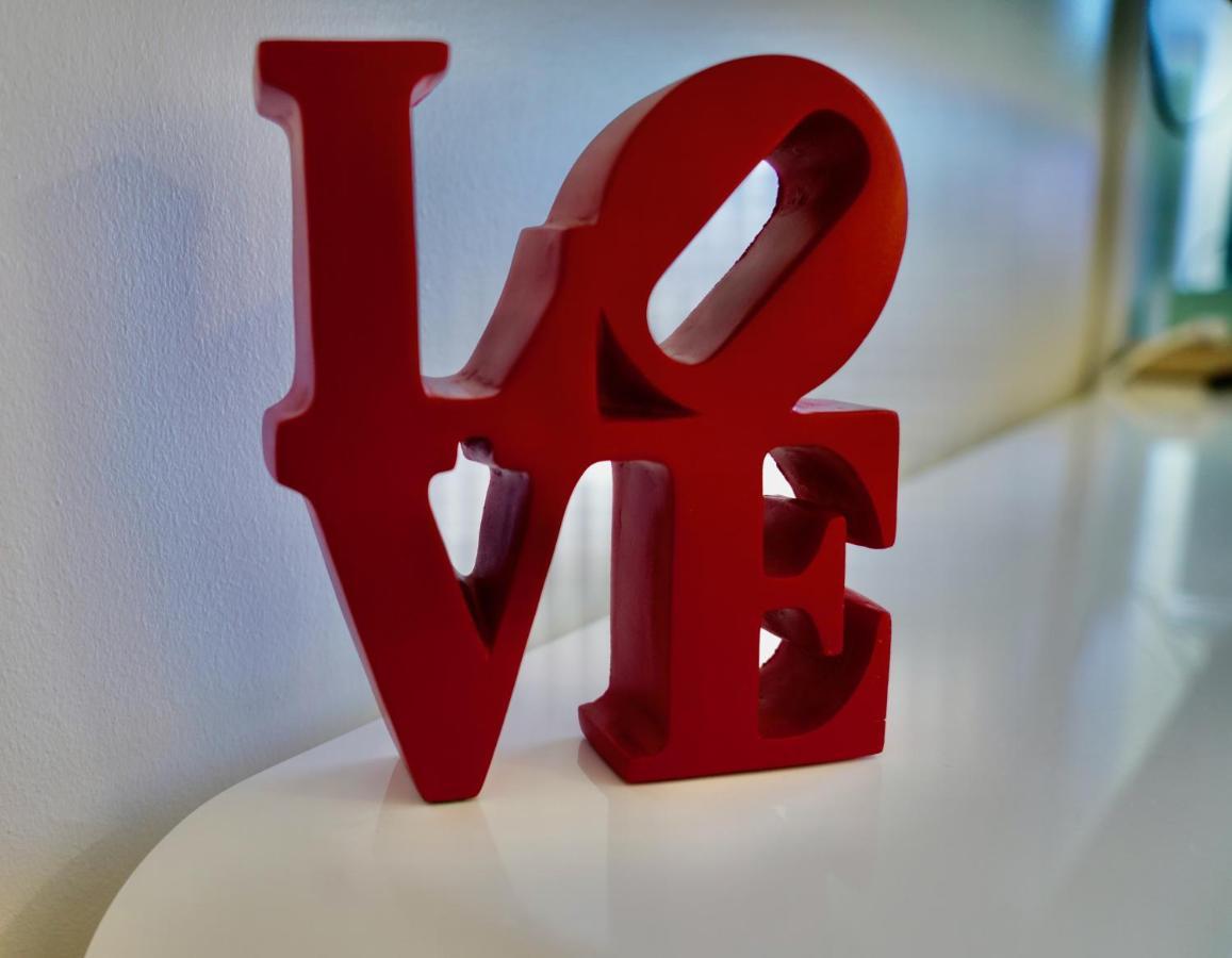 Gold Corner Two Queens,1157391429:JPEG