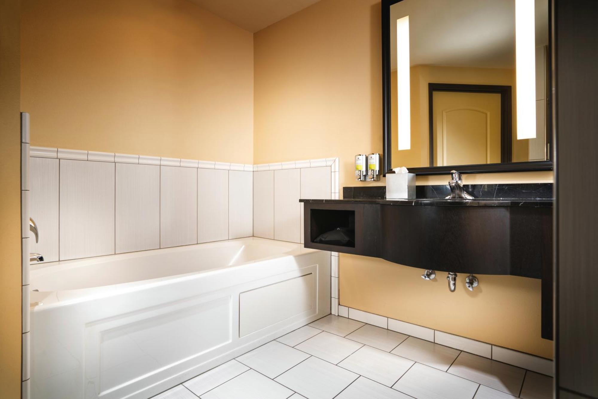 Diva's Dressing Room Suite,1014470602:JPEG