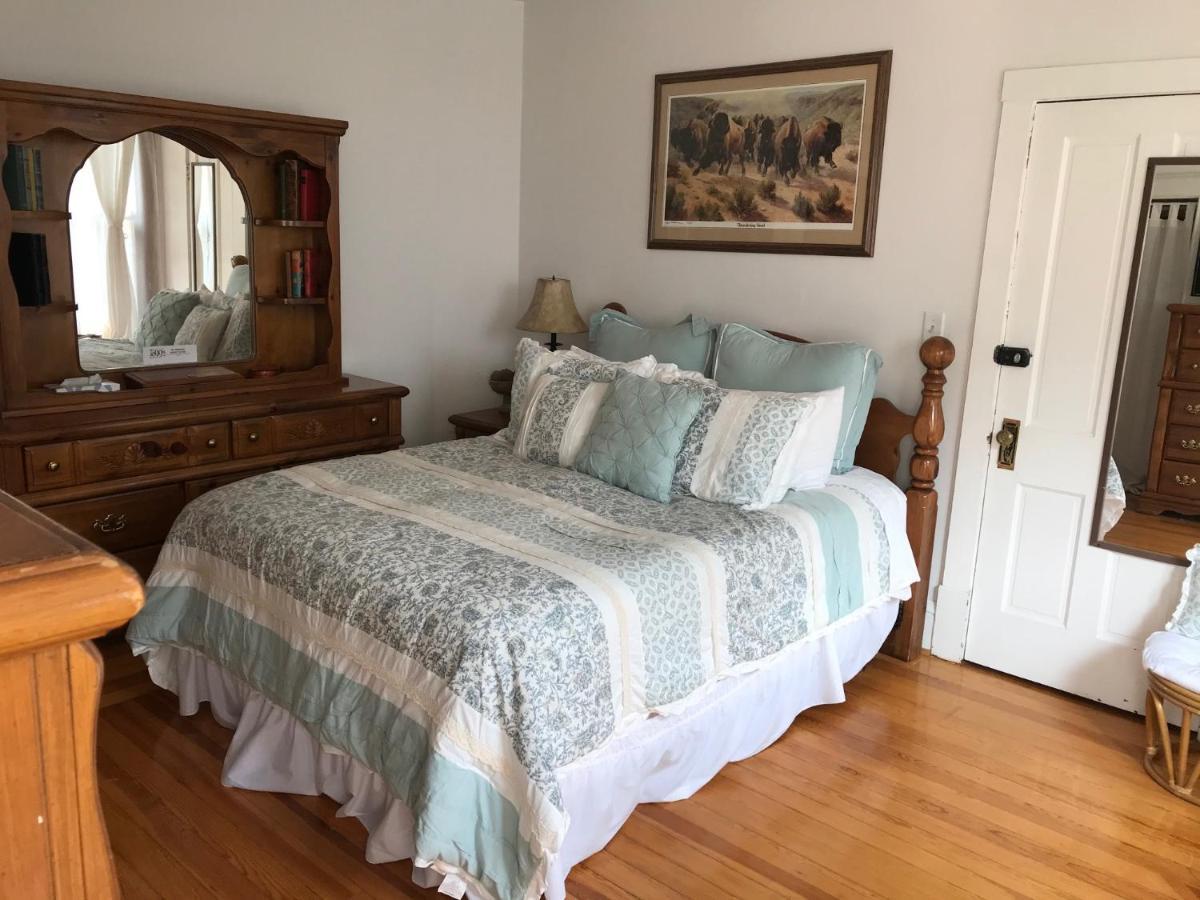 Queen Room with Shared Bathroom