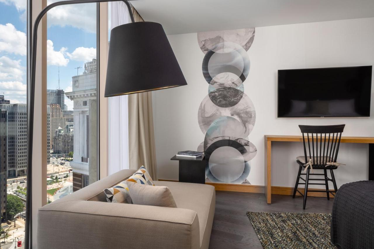 Skyline Club Level Murphy King Suite,1015762162:JPEG