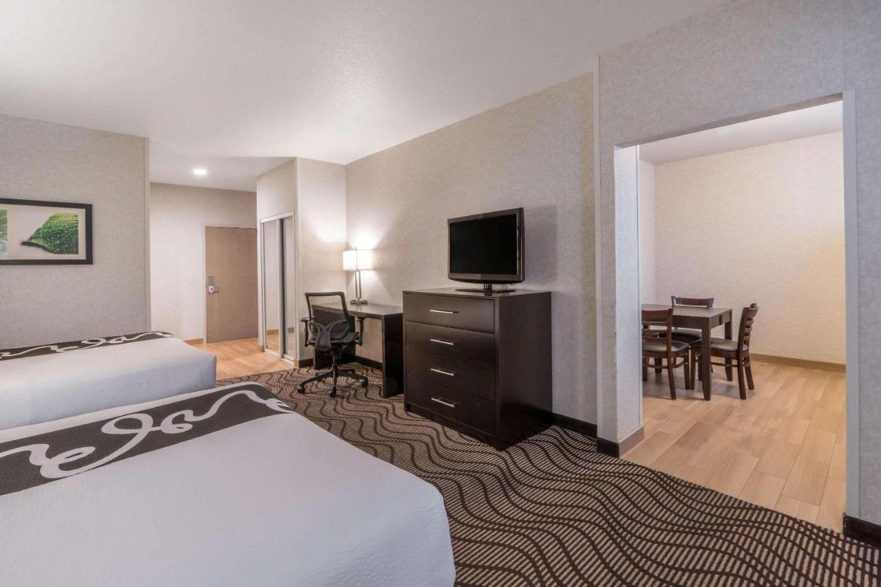 Deluxe Queen Room with Two Queen Beds,1282905781:JPEG