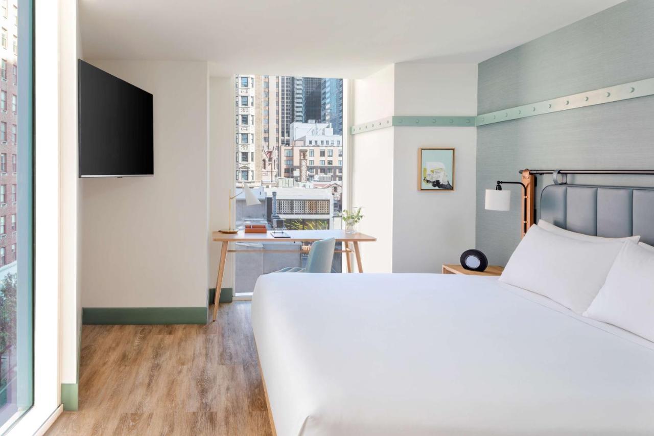 Corner King Room