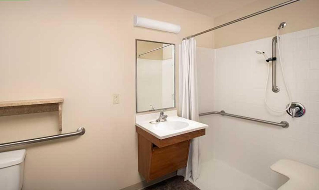 Queen Room  with Roll-In Shower - Disability Access/Non-Smoking,1023241255:JPEG
