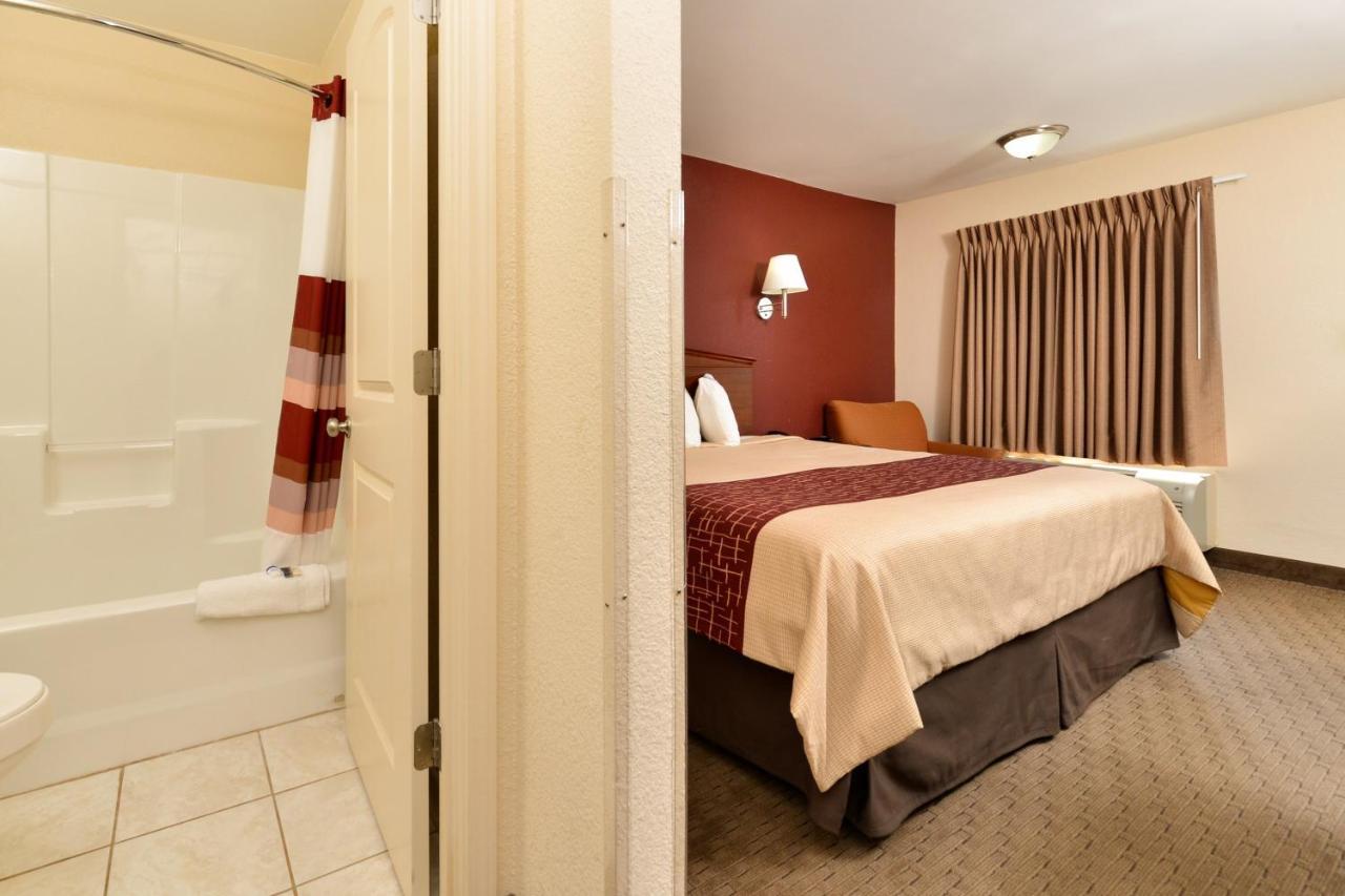 Deluxe King Room - Disability Access/Non-Smoking
