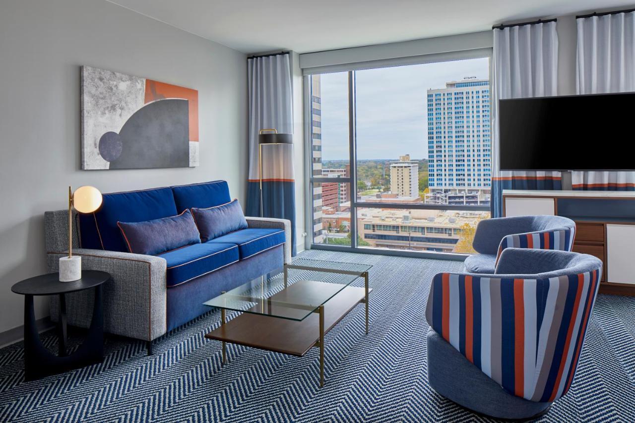 Executive, Larger Guest room, 1 King, Sofa bed