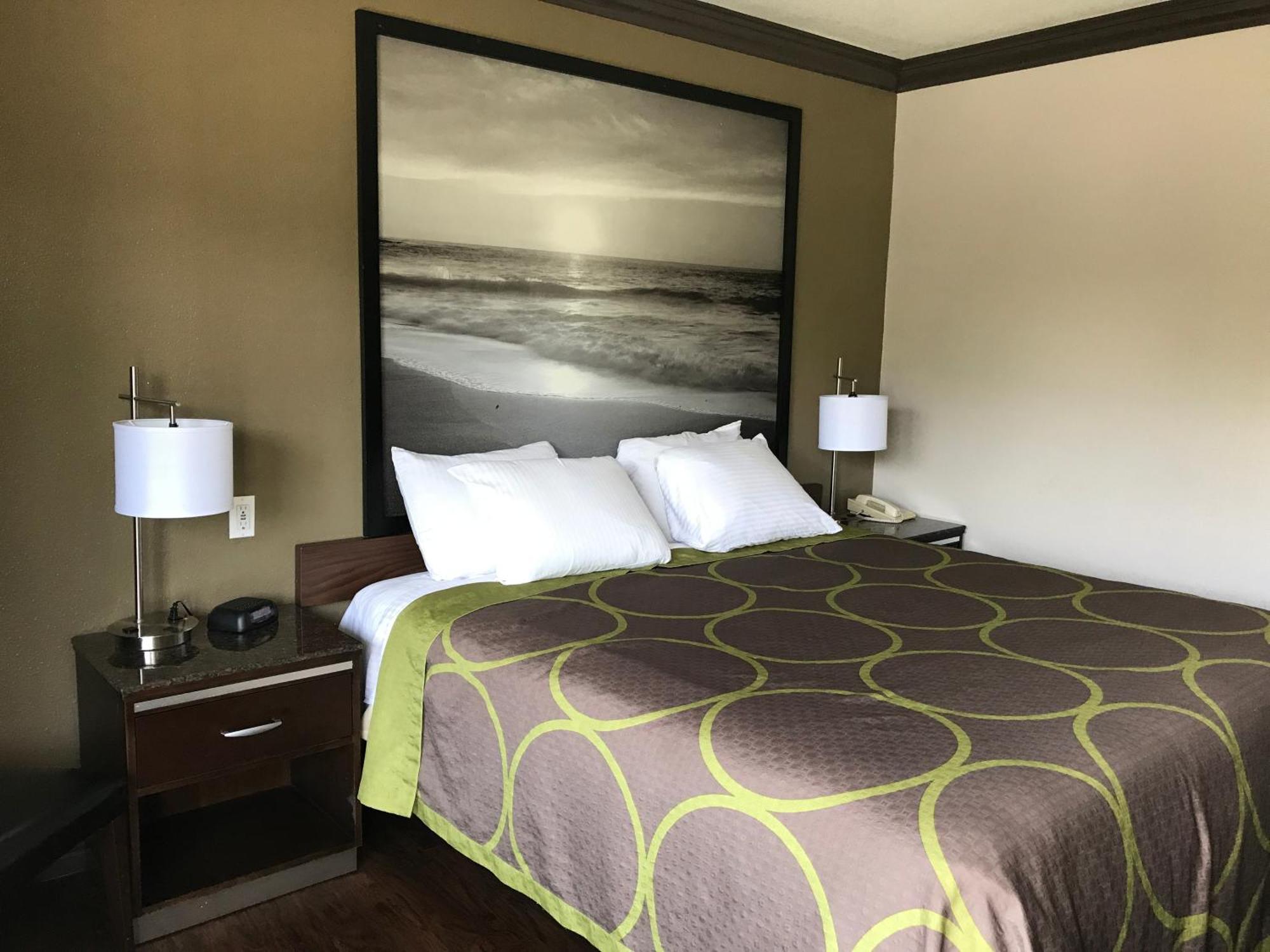 Queen Room - Mobility Access/Non-Smoking