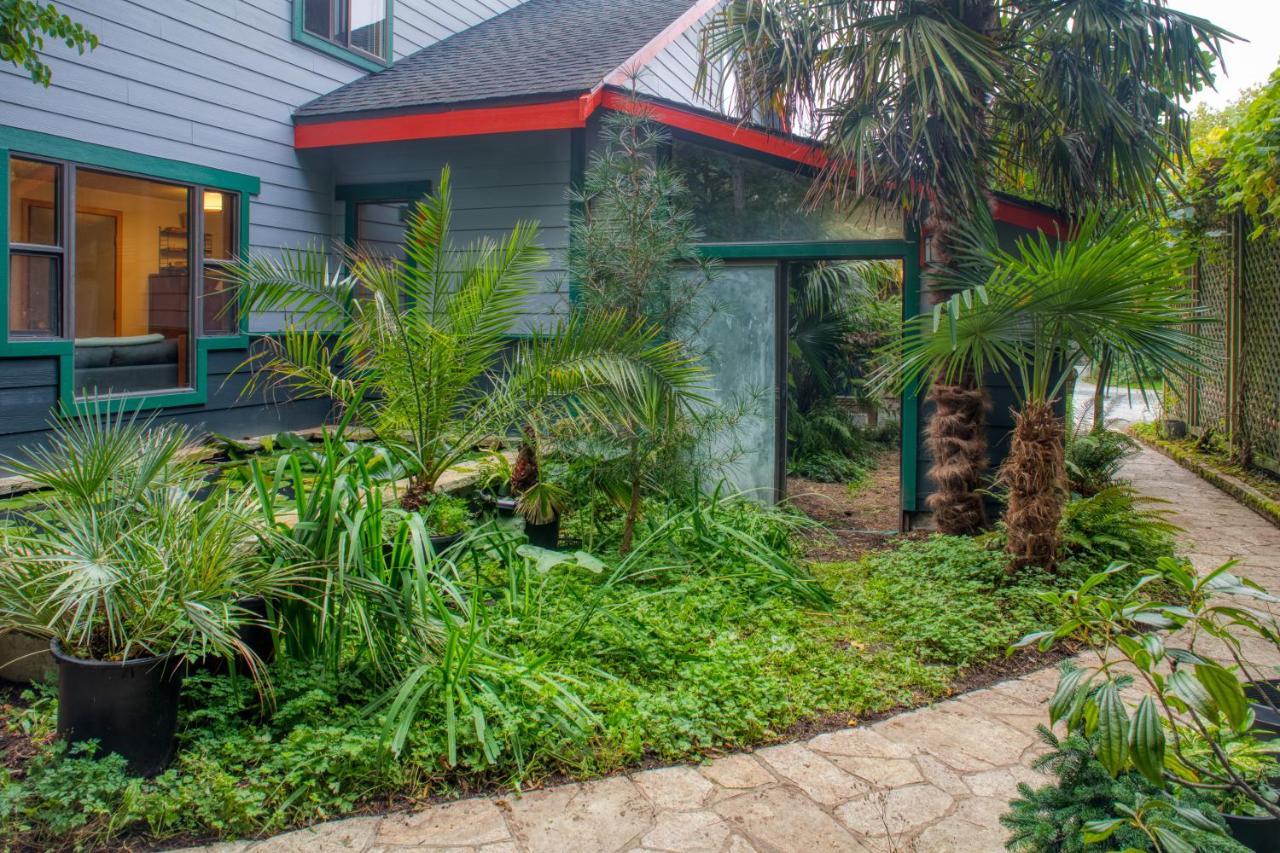 Studio with Garden View