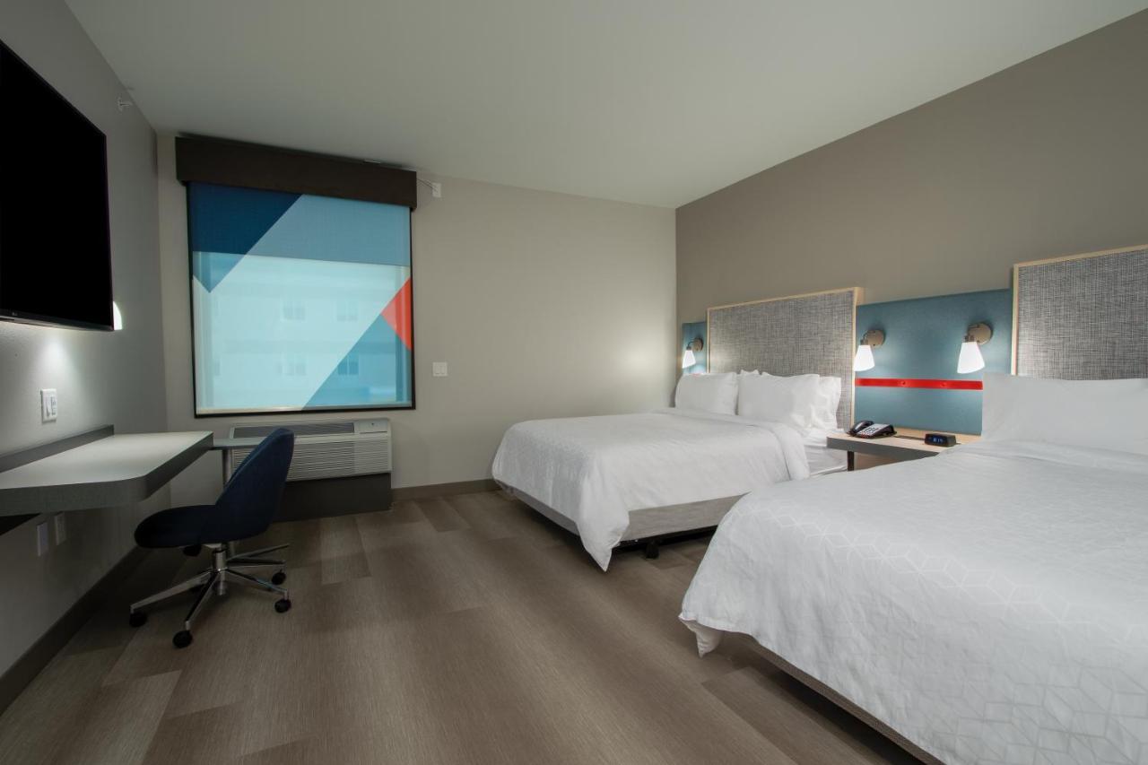 Standard Queen Room with Two Queen Beds,1458011470:JPEG