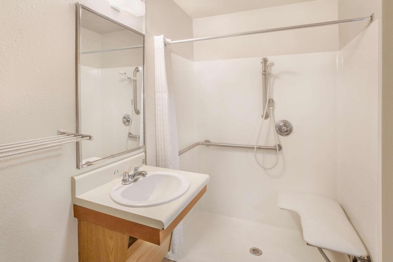 Double Room with Two Double Beds - Accessible/Non-Smoking
