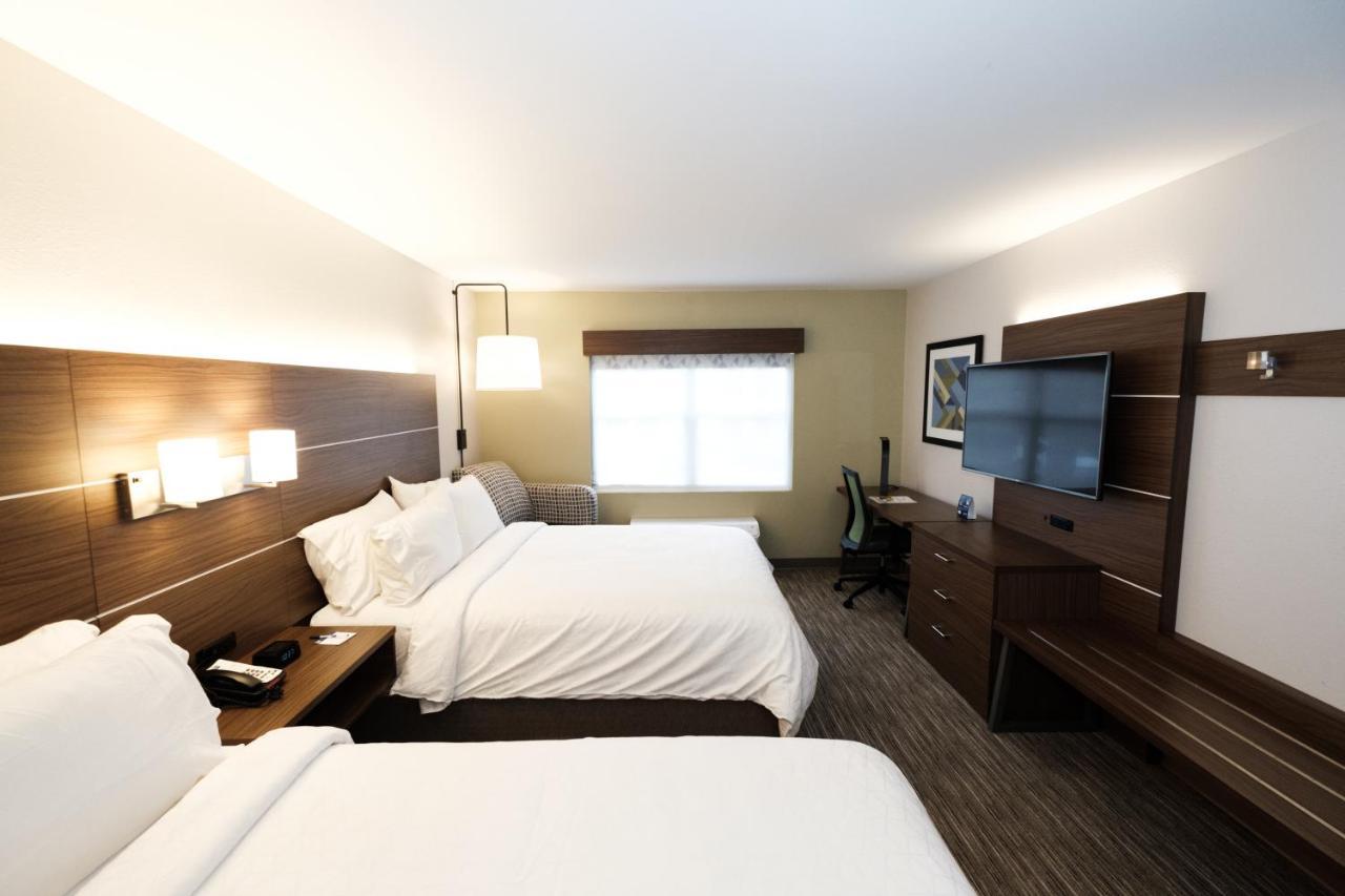 Standard Queen Room with Two Queen Beds