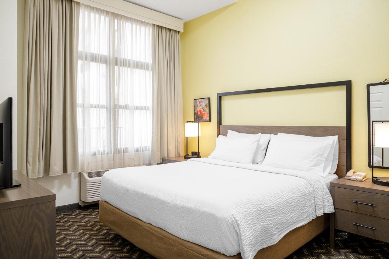 1 Bedroom Suite, 1 King, Sofa bed