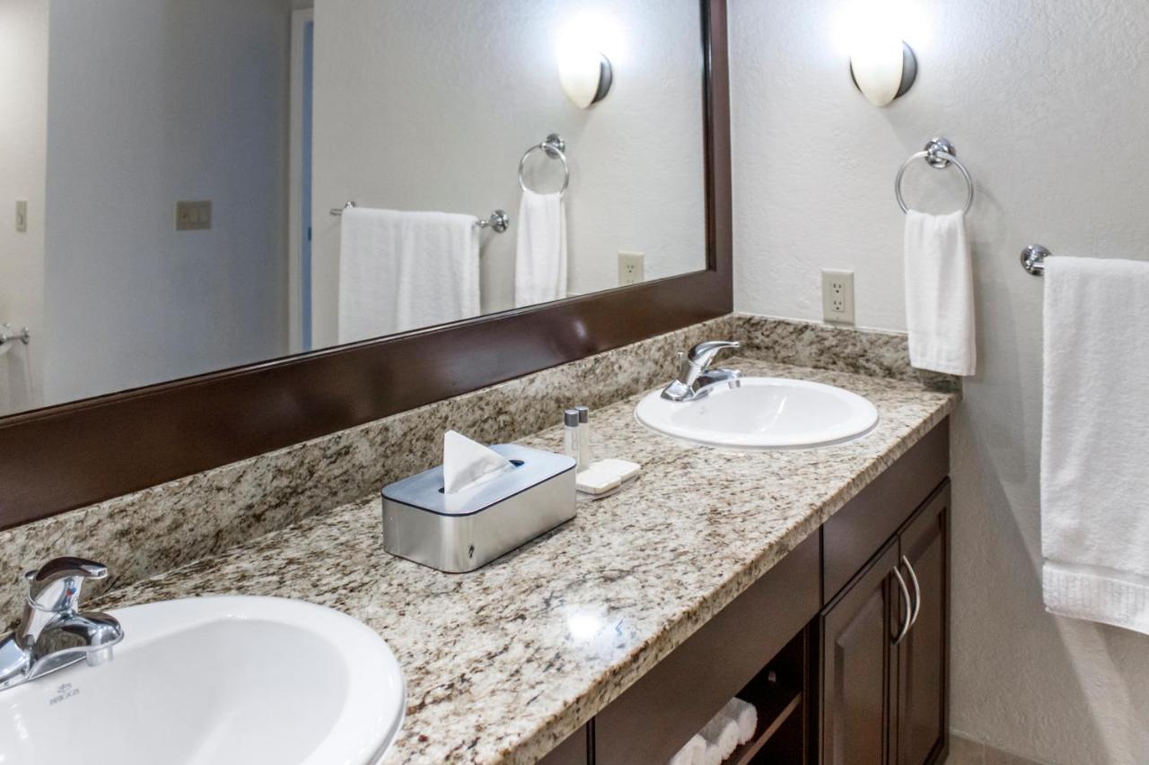 One-Bedroom King Suite,1040143645:JPEG