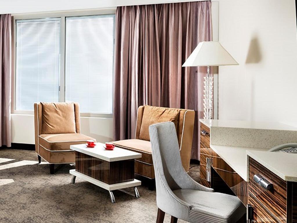 Deluxe King Room,104747219:JPEG