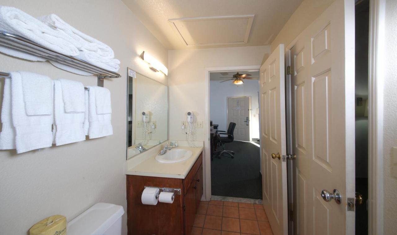 Family King Suite - Non-Smoking