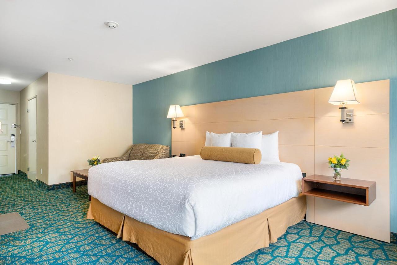 King Room with Spa Bath and Balcony - Non-Smoking,1070092447:JPEG