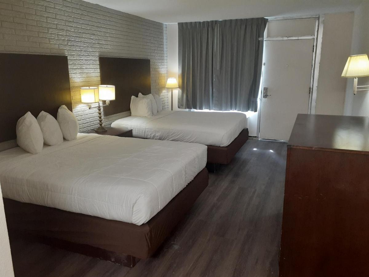 Queen Room with Two Queen Beds - Non-Smoking