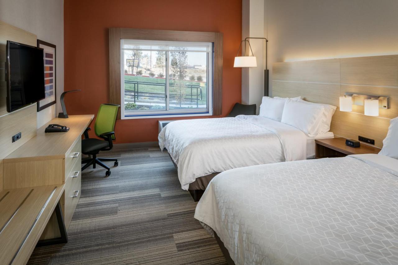 Standard Room with Two Queen Beds