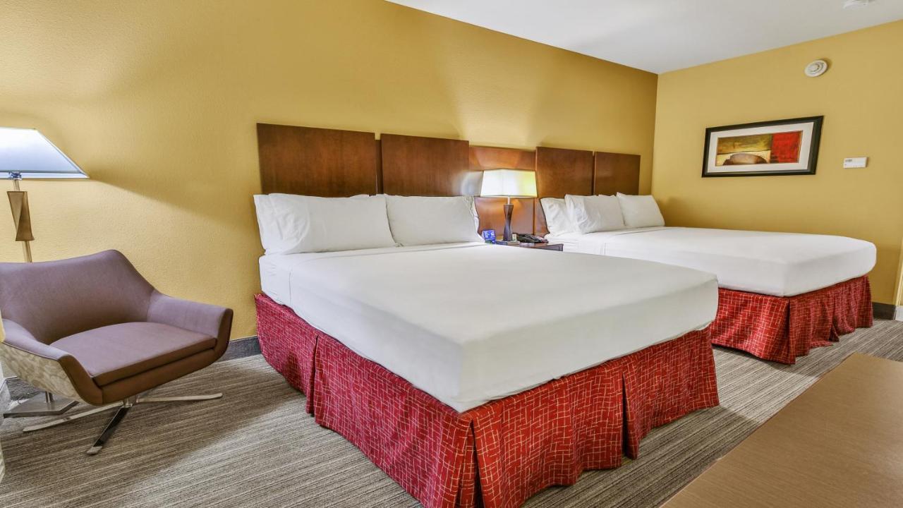 Standard Queen Room with Two Queen Beds