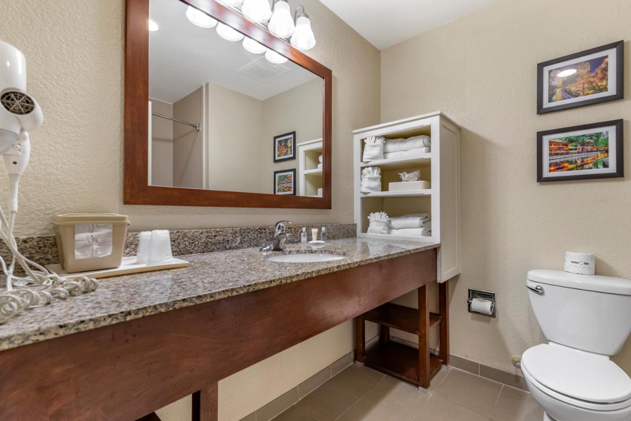 Queen Suite with Two Queen Beds - Non-Smoking
