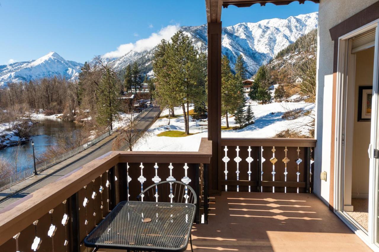 Wunderbar Condo 1st/2nd floors - 2BR/2BA Downtown Condo on Front Street - 2.5 blocks from the Obertal Inn - Breakfast Not Included