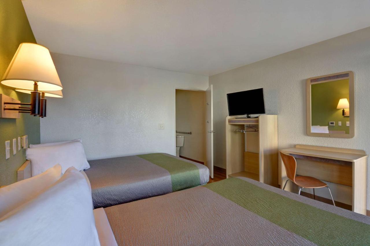 Queen Room with Two Queen Beds - Disability Access