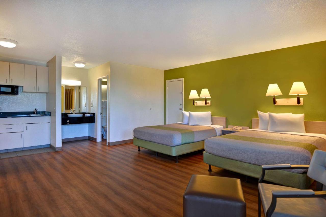 Deluxe Queen Room with Two Queen Beds