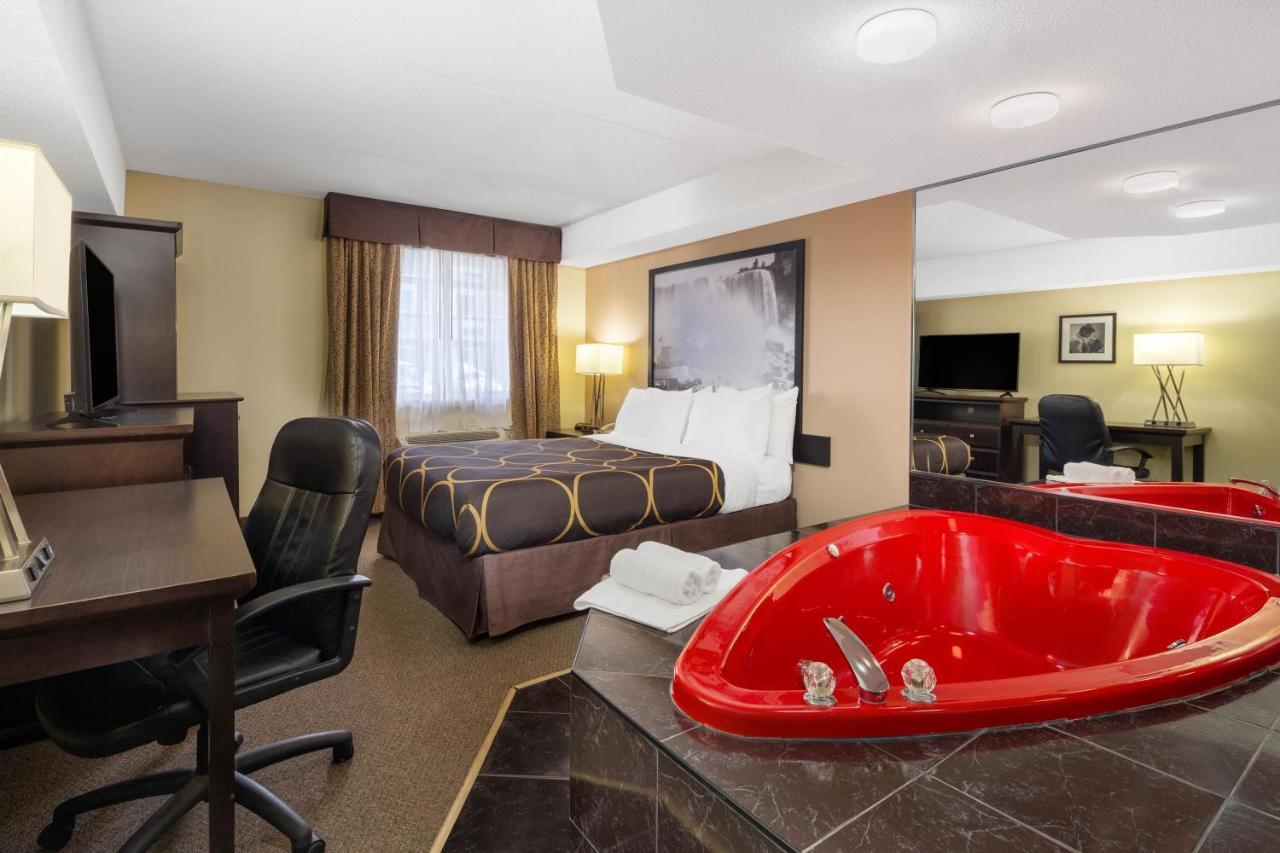 Deluxe Queen Room - Non-Smoking