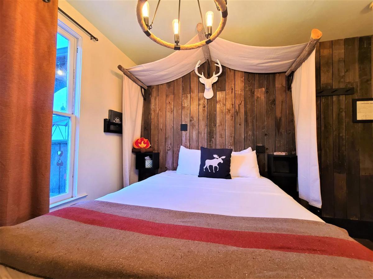 Queen Room with Shared Bathroom
