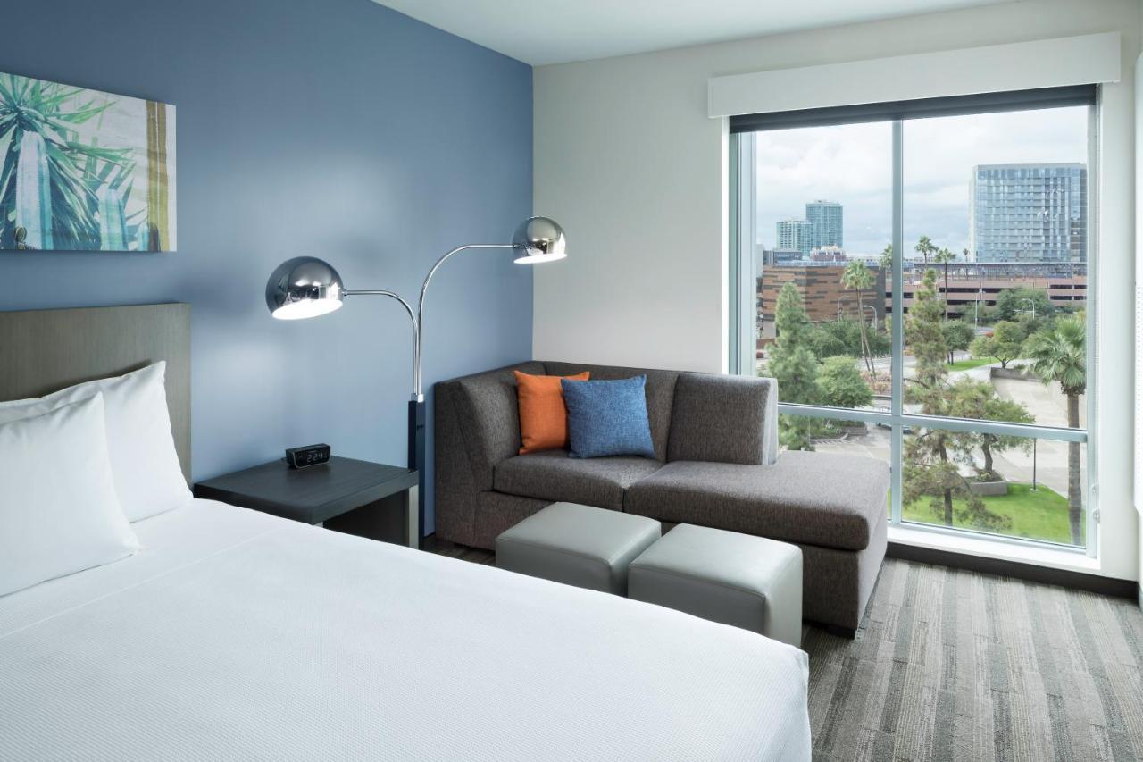 Den Guestroom with Two Queen Beds
