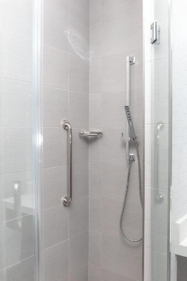 Standard Queen Room with Two Queen Beds - Non Smoking,1084704751:JPEG