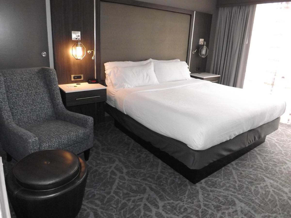 Standard King Room with City View