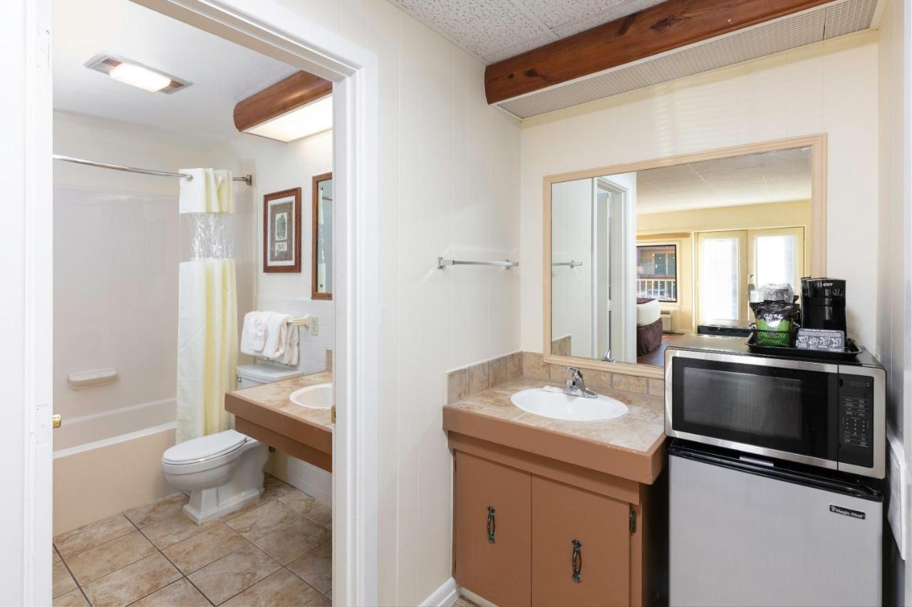 Signature Queen Guestroom,1084273009:JPEG