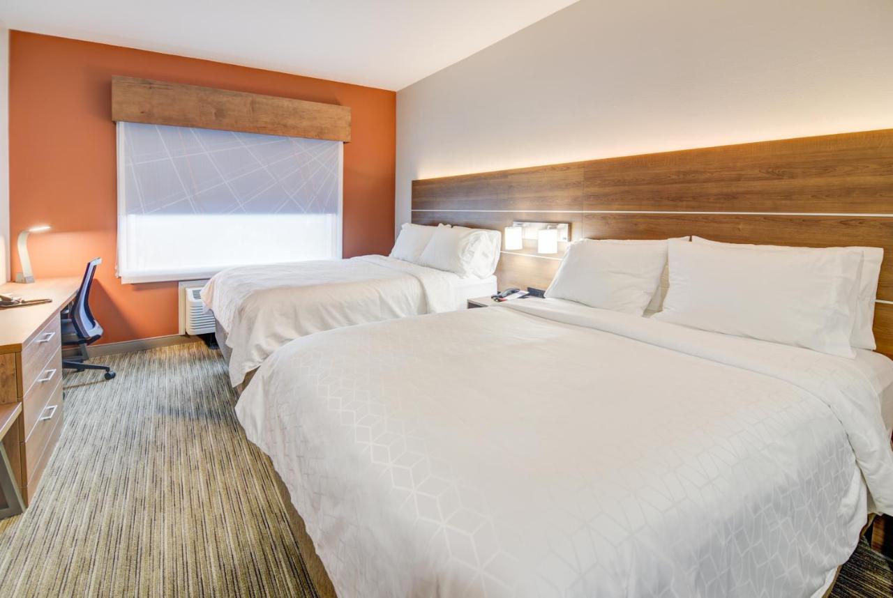 Standard Queen Room with Two Queen Beds