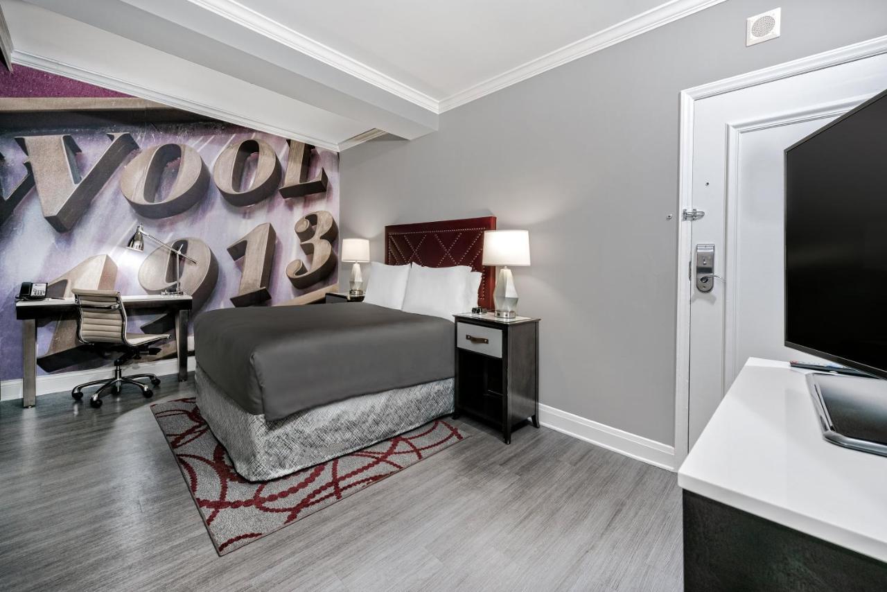 Standard Queen Room with Roll-in Shower - Mobility Access,1275450655:JPEG