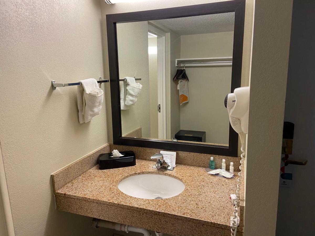 Standard King Room - Non-Smoking