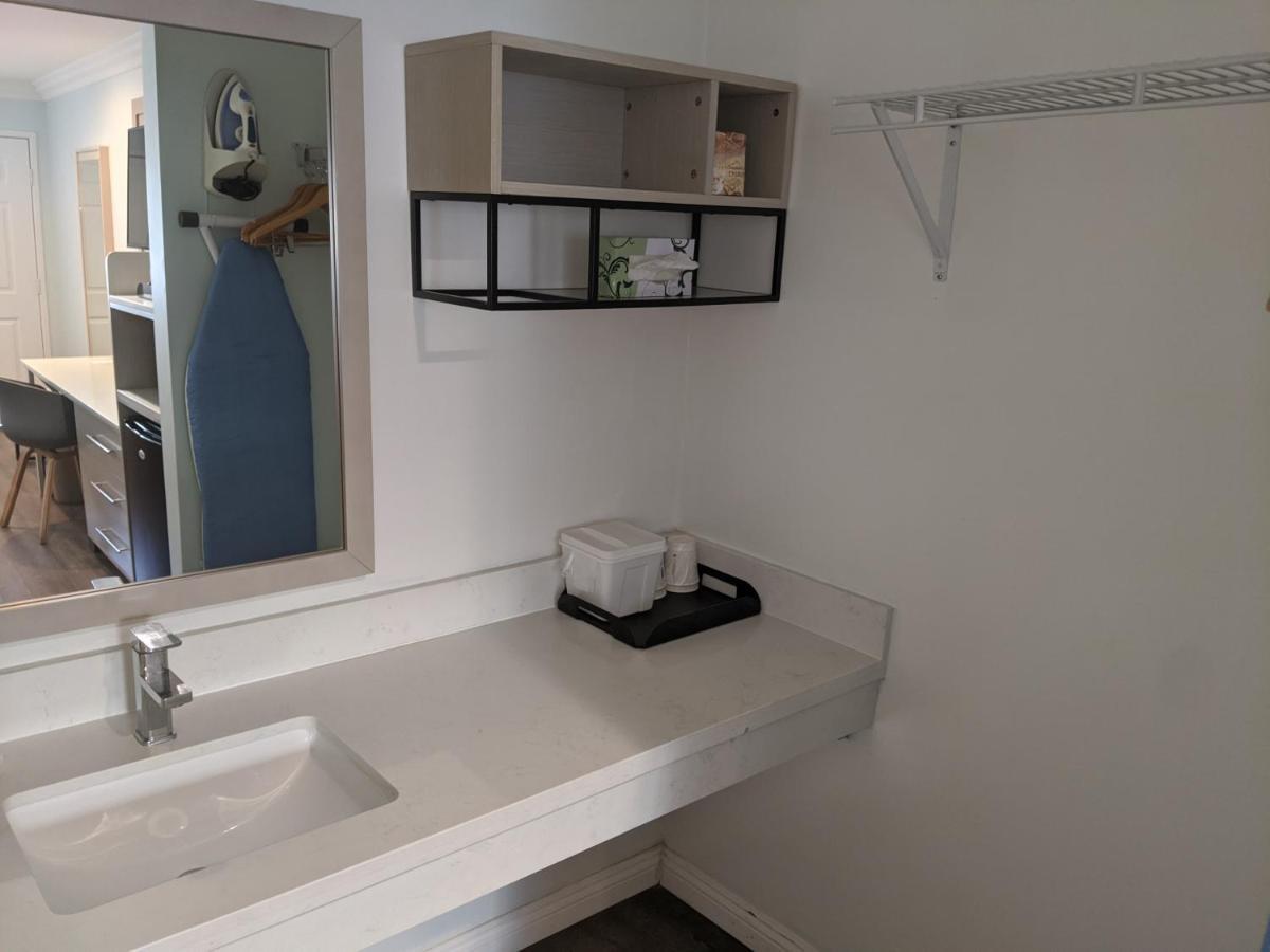 King Room with Roll-In Shower - Mobility/Hearing Accessible - Non-Smoking,1266053263:JPEG