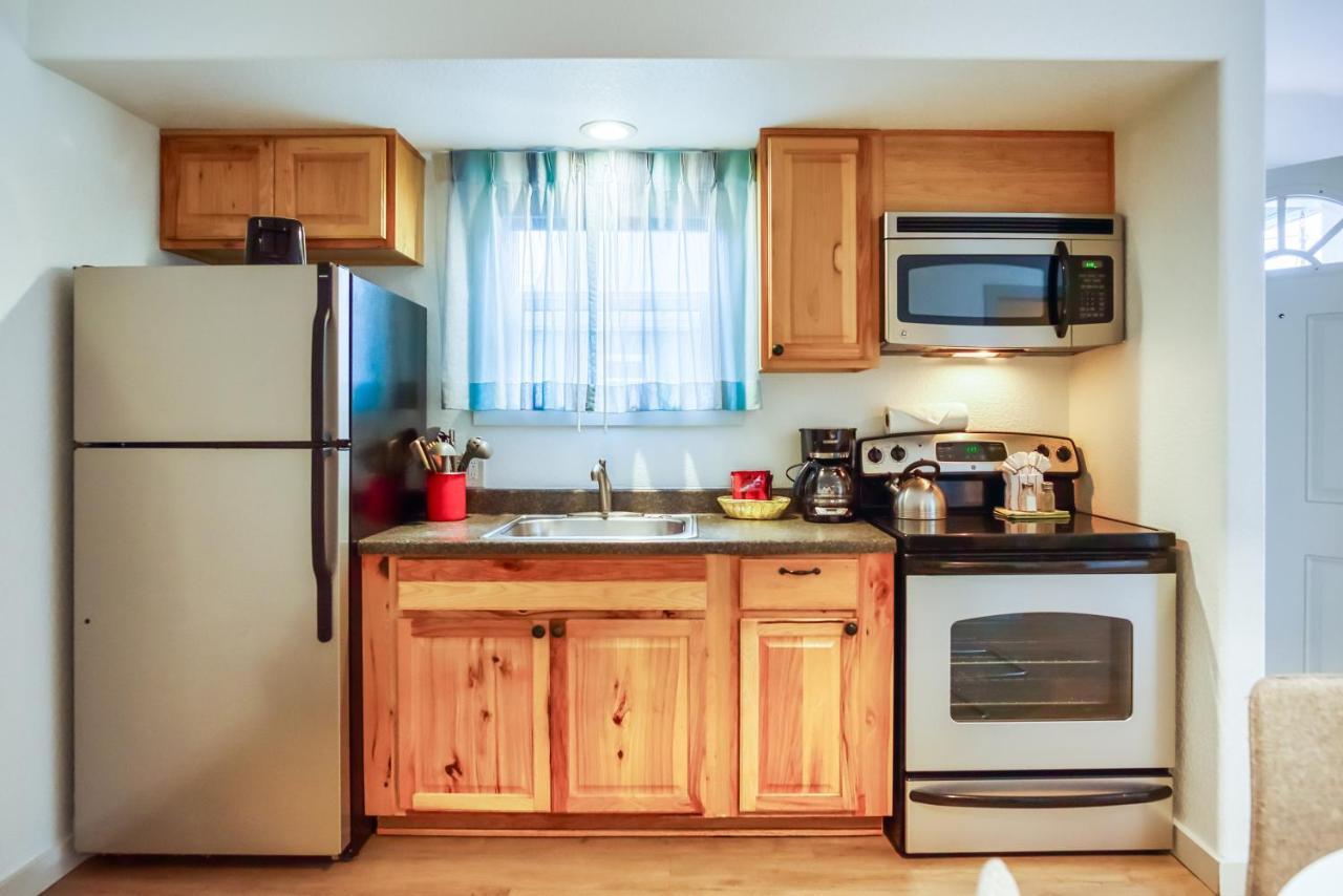 Two-Bedroom Suite with Full Kitchen,1086853633:JPEG